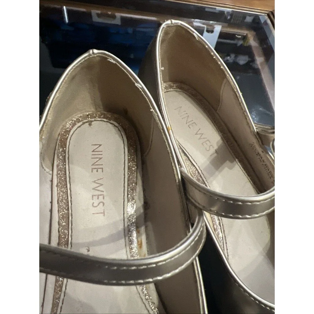 Nine West Mary Jane Heels Kids Size 13 Champagne Gold Glitter Buckle Dress Shoes